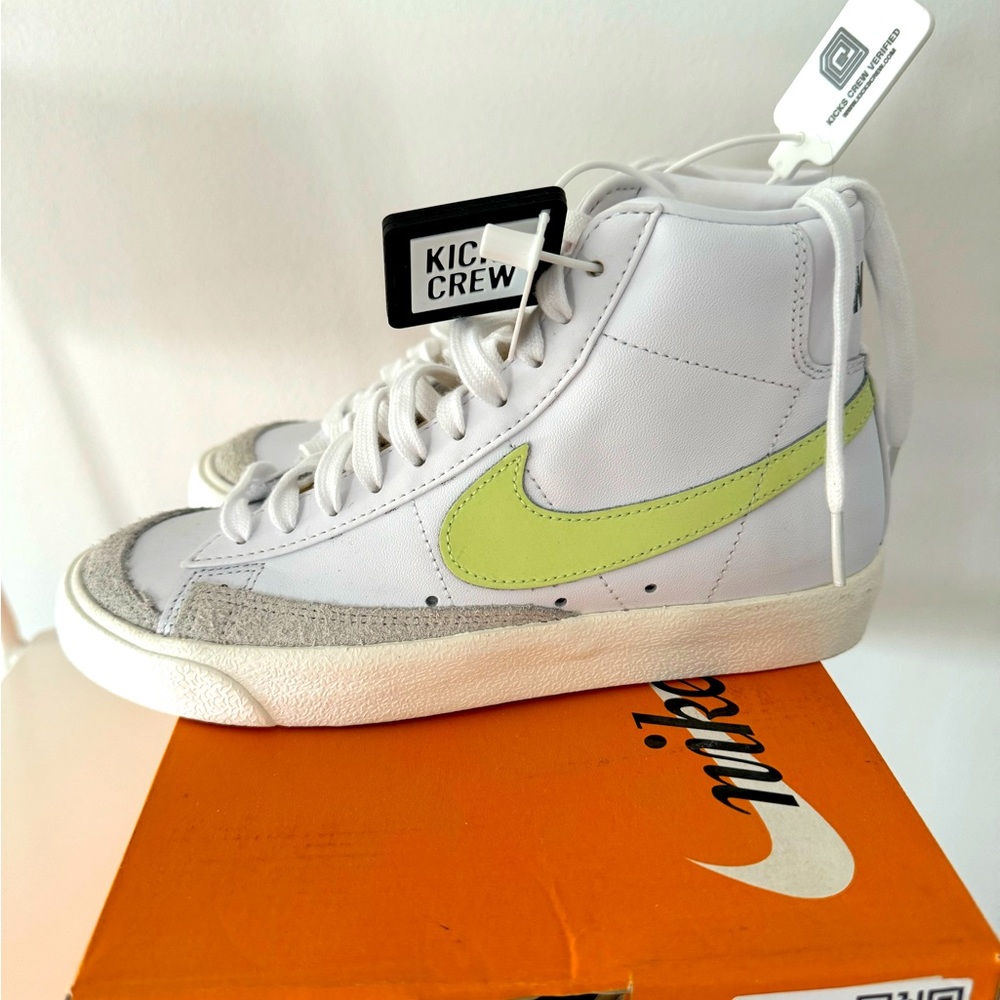 Nike W Blazer Mid ‘77 white/barely volt 6.5